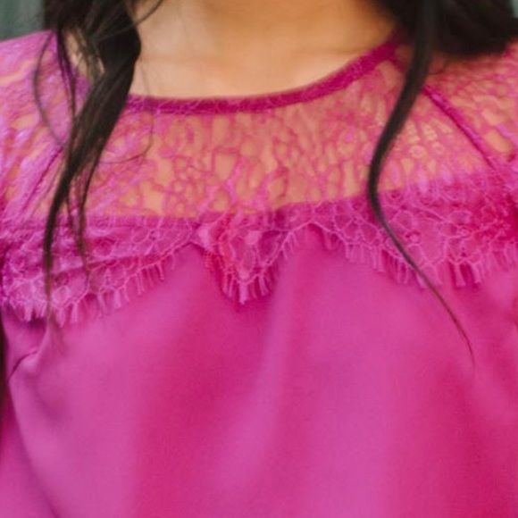 Lace Berry Blouse M - Picture 2 of 2